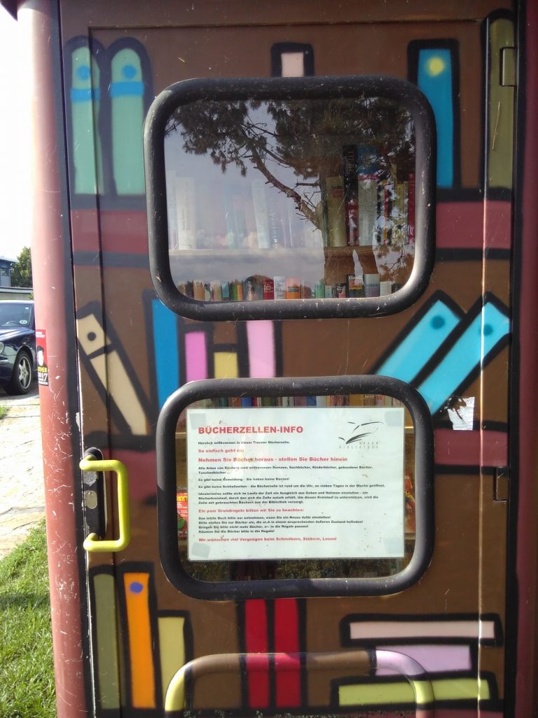 Bücherzelle Bücher aussortieren Traun Minimalismus